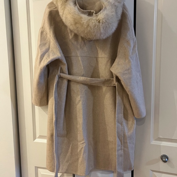 Luxury Double-Faced 100% Wool Coat with Fox Fur Collar - Picture 3 of 5